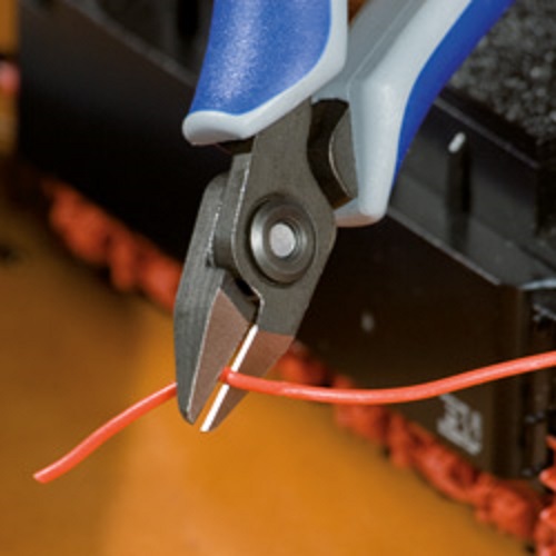 Бокорезы KNIPEX прецизионные острая головка, без фаски, с зажимом, рез: провол. мягк. d 0.1 - 1.3 мм, ср. d 0.8 мм, L-125 мм, чёрн. KN-7962125 в Екатеринбурге 