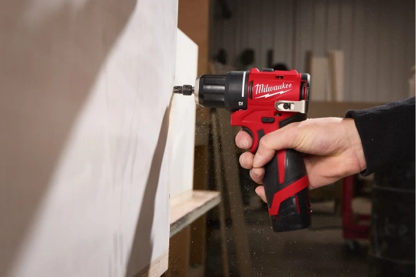 Аккумуляторная  дрель-шуруповерт Milwaukee M12 BLDDRC-202C 4933499686