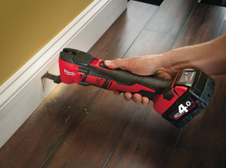 Аккумуляторный мультиинструмент Milwaukee M18 BMT-421C (Li-Ion2Ач/4Ач)