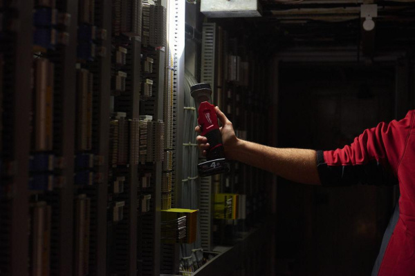 Аккумуляторный фонарь Milwaukee M12 TLED-0 4932430360