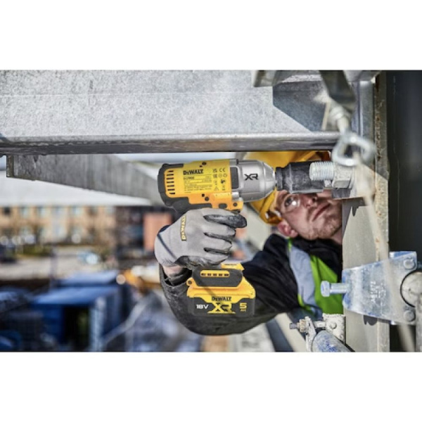 Гайковерт аккумуляторный ударный DEWALT DCF900P2T-QW в Екатеринбурге