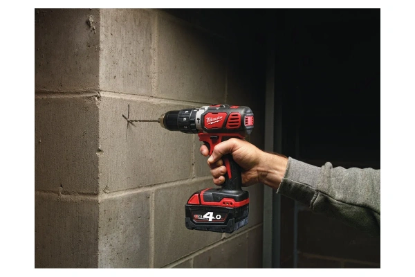 Аккумуляторная ударная дрель-шуруповерт Milwaukee M18 BPD-402C 4933443520