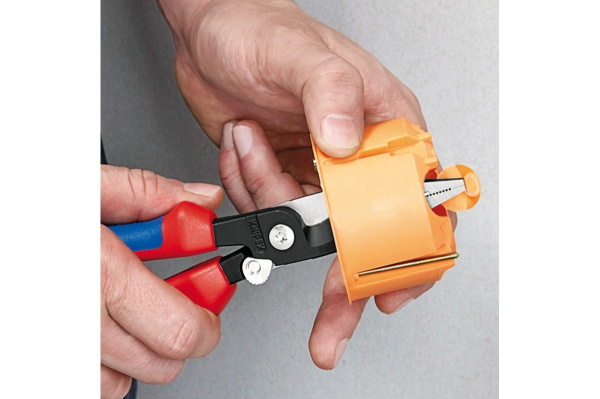 Клещи KNIPEX электромонтажные KN-1392200 в Екатеринбурге 