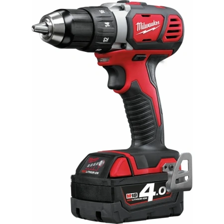 Аккумуляторная безударная дрель-шуруповерт Milwaukee M18 BDD-402C 4933443565