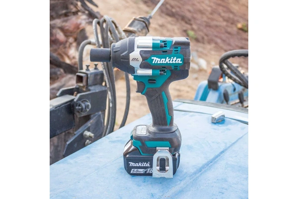 Гайковерт аккумуляторный MAKITA  DTW700RF1J  в Екатеринбурге