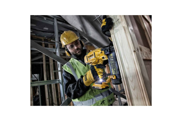 Шпилькозабиватель аккумуляторный DeWalt DCN680NT-XJ в Екатеринбурге