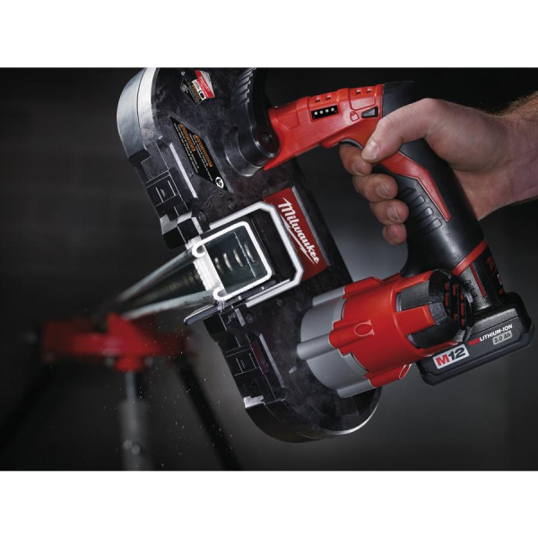 Акк. ленточная пила Milwaukee M12 BS-402C (Li-Ion4Ач)