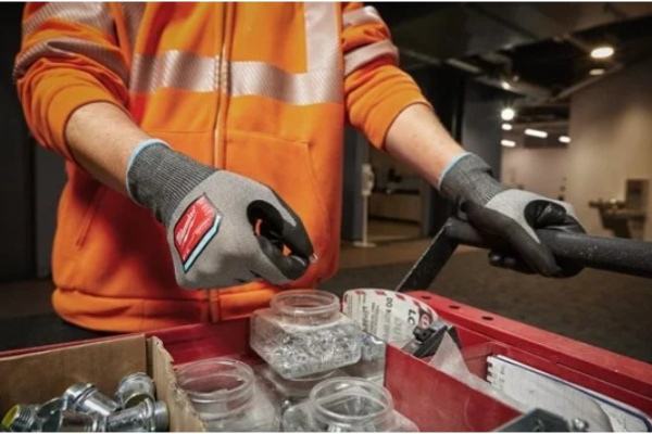 Перчатки защитные Milwaukee HI-DEX 2/B РАЗМЕР 9/L  4932480493 в Екатеринбурге