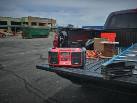 Аккумуляторный радиоприемник Milwaukee M18 JSR DAB+-0