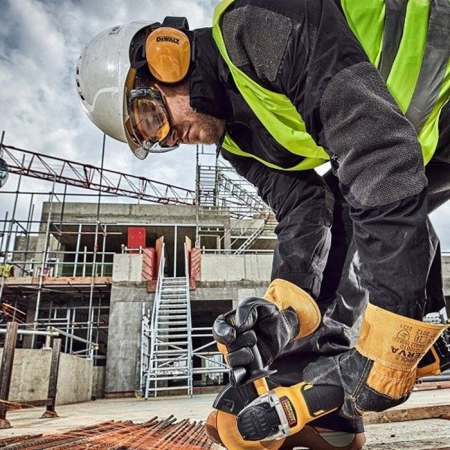 УШМ аккумуляторная DeWalt DCG405P2-QW  в Екатеринбурге