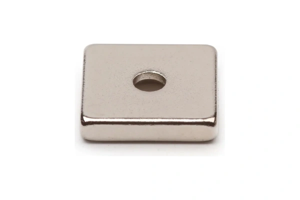 Неодимовый магнит прямоугольник Forceberg 15х15х3мм. с зенковкой 3.5/7мм. 2шт.  9-1302010-002 в Екатеринбурге 