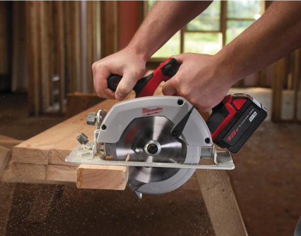 Аккумуляторная циркулярная пила Milwaukee HD18 CS-0 4933419134