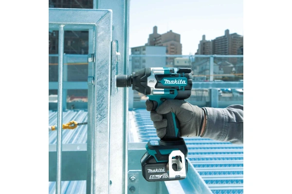 Гайковерт аккумуляторный MAKITA  DTW700RF1J  в Екатеринбурге