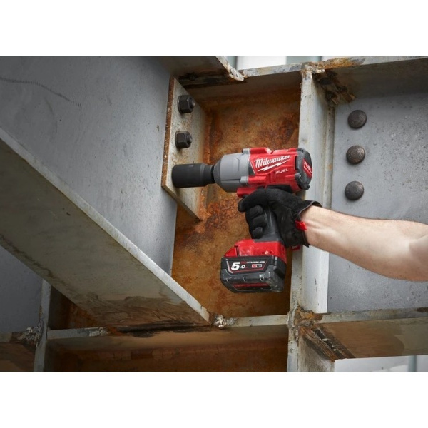Аккумуляторный гайковерт Milwaukee M18 FHIWP12-502X  M18 FUEL 4933459693