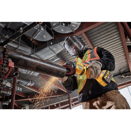 Угловая шлифмашина аккумуляторная DeWalt DCG418NT-XJ в Екатеринбурге