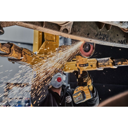 Угловая шлифмашина аккумуляторная DeWalt DCG418NT-XJ в Екатеринбурге
