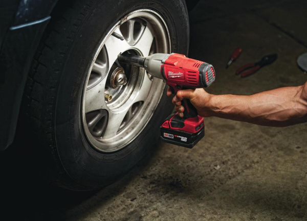 Аккумуляторный ударный гайковерт "Milwaukee" HD18 HIWF-0