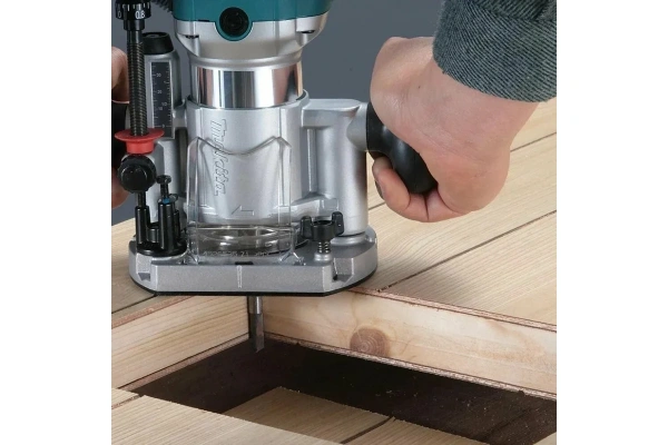 Фрезер Makita RT0702C в Екатеринбурге