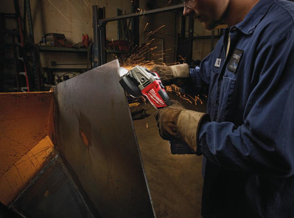 Аккумуляторная угловая шлифмашина Milwaukee M18 CAG125X-502С FUEL 4933448866