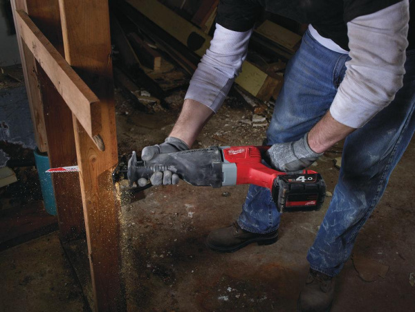 Аккумуляторная сабельная пила Milwaukee M18 BSX-402С 4933447285