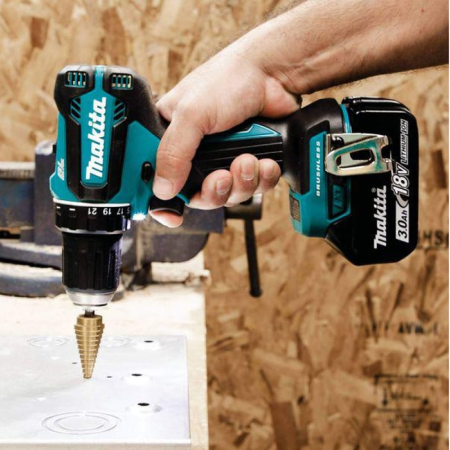 Шуруповерт аккумуляторный Makita DDF485RFE в Екатеринбурге