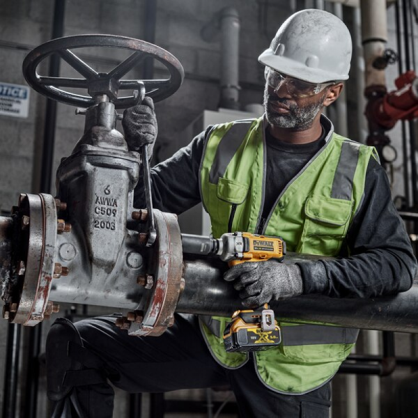 Гайковерт аккумуляторный ударный DeWalt DCF891P2T-QW в Екатеринбурге