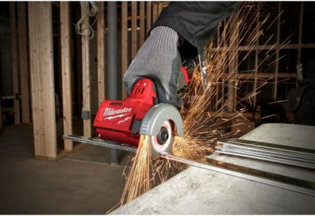 Отрезная машина аккумуляторная Milwaukee M12 FCOT-422X FUEL 4933464619