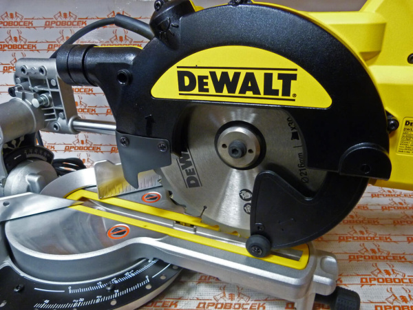 Торцовочная пила "DeWalt" DWS774 в Екатеринбурге