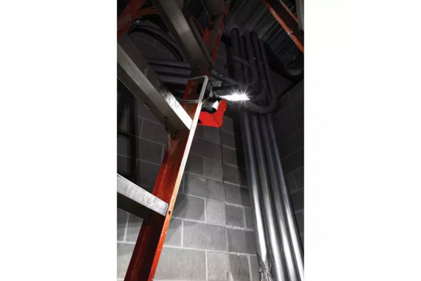 Аккумуляторный фонарь с шарнирным световым блоком Milwaukee M18 PAL-0 4933464105