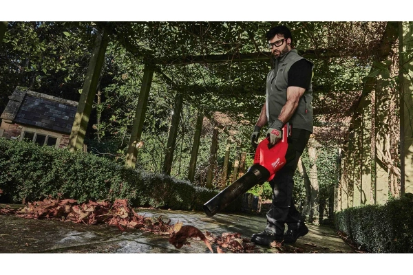 Аккумуляторная воздуходувка Milwaukee M18 FBLG3-0 4933493301