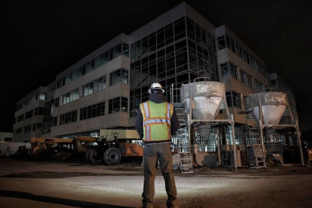 Аккумуляторный фонарь Milwaukee USB L4 HL-201 4933459443