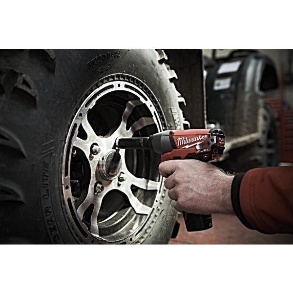 Аккумуляторный ударный гайковерт "Milwaukee" M12 CIW12-202C FUEL