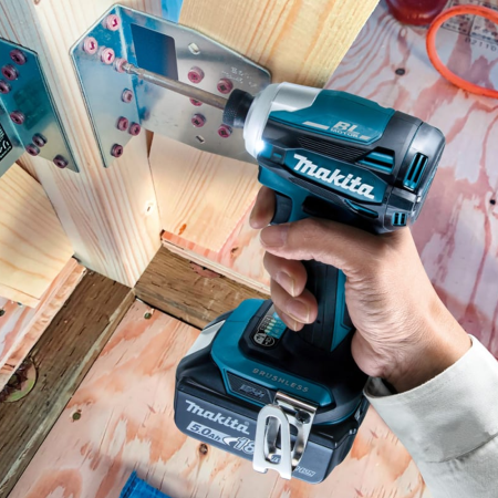 Шуруповерт аккумуляторный ударный  Makita DТD172RTJ в Екатеринбурге