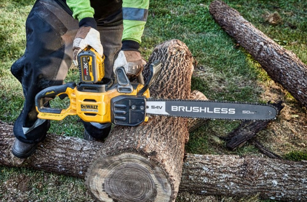 Пила цепная аккумуляторная DeWalt DCMCS575N-XJ в Екатеринбурге