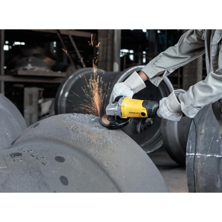 Угловая шлифмашина STANLEY SGM146 в Екатеринбурге