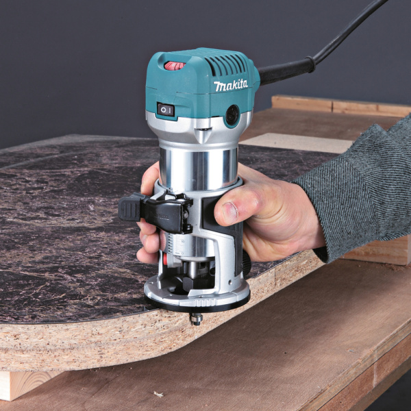Кромочный фрезер Makita RT0700CX2 в Екатеринбурге