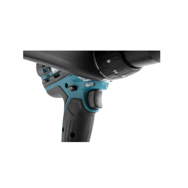 Аккумуляторная безударная дрель-шуруповерт Makita DDF458RFE в Екатеринбурге