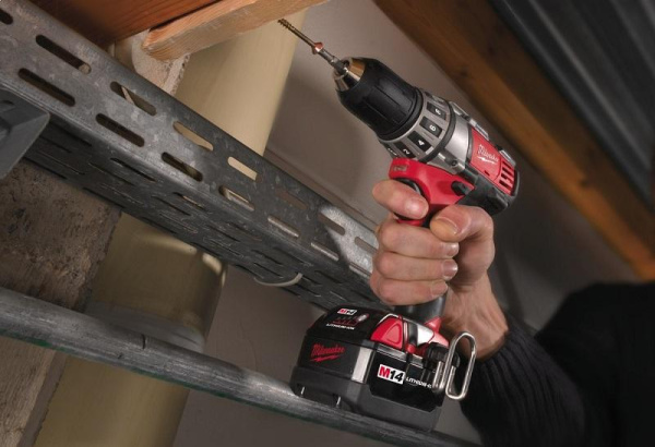 Аккумуляторная безударная дрель-шуруповерт Milwaukee C14 DD-22С 4933416990