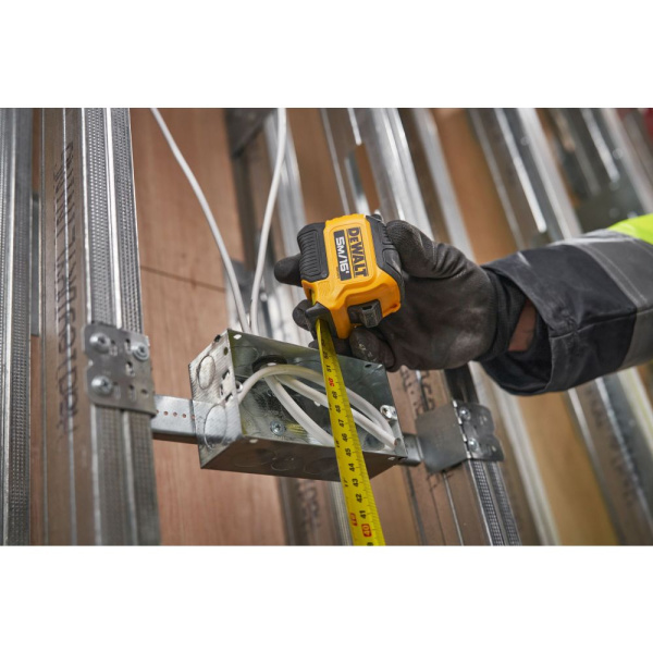 Рулетка DeWalt 5 м DWHT38113-5 в Екатеринбурге 