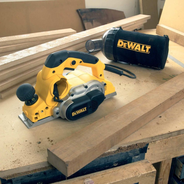 Рубанок "DeWalt" D26500 D26500-QS в Екатеринбурге