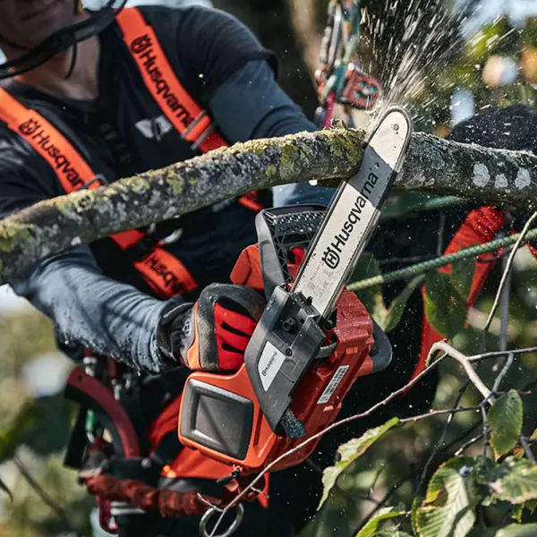 Пила аккумуляторная HUSQVARNA  535iXP 14" + АКБ Bli300 + ЗУ QC500 9678938-14 в Екатеринбурге