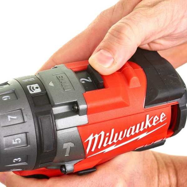 Аккумуляторная ударная дрель-шуруповерт Milwaukee M18 ONEPD-0 FUEL ONE-KEY 4933451146
