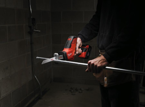 Аккумуляторная сабельная пила Milwaukee C18 HZ-402В 4933441340