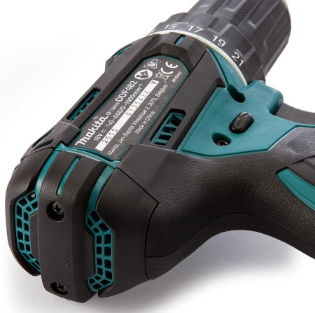 Аккумуляторная безударная дрель-шуруповерт Makita DDF482RME в Екатеринбурге