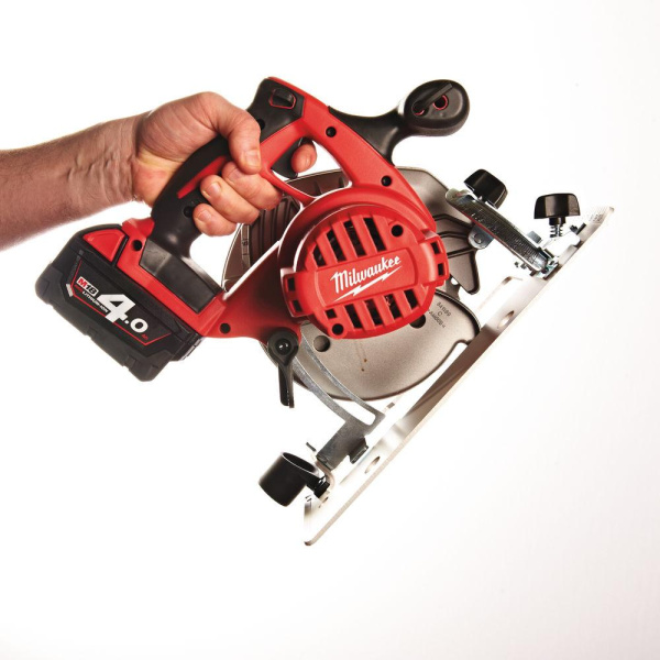 Аккумуляторная циркулярная пила Milwaukee HD18 CS-402B 4933441400