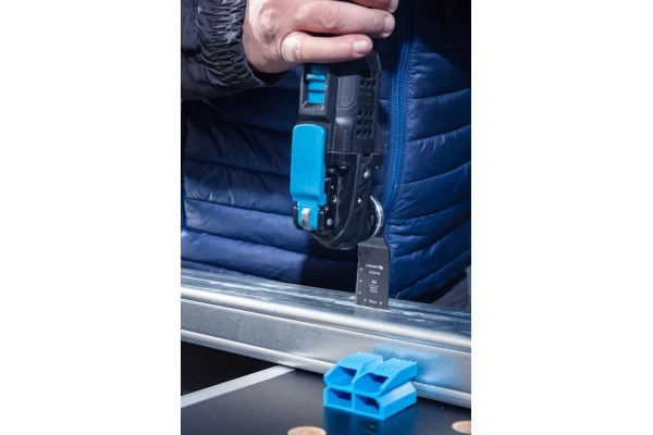 Насадка для реноваторов HOGERT TECHNIK по металлу биметалл 34x40 мм, зубцы 1,4 мм HT2A103 в Екатеринбурге