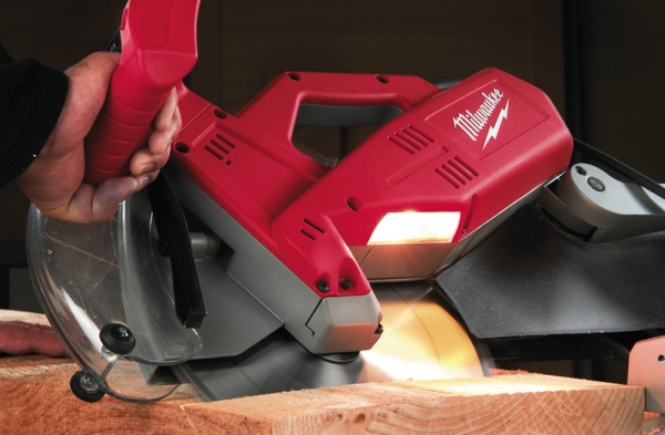 Торцовочная пила Milwaukee MS 305 DB 4933411550