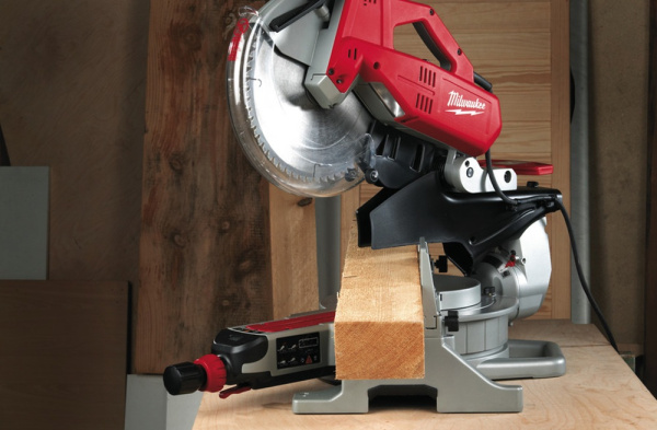 Торцовочная пила Milwaukee MS 305 DB 4933411550