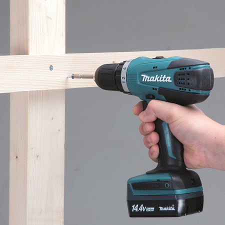 Аккумуляторный шуруповерт Makita DF488DWAE в Екатеринбурге