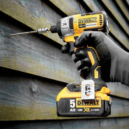 Аккумуляторный ударный шуруповерт DeWalt DCF887NT-XJ в Екатеринбурге